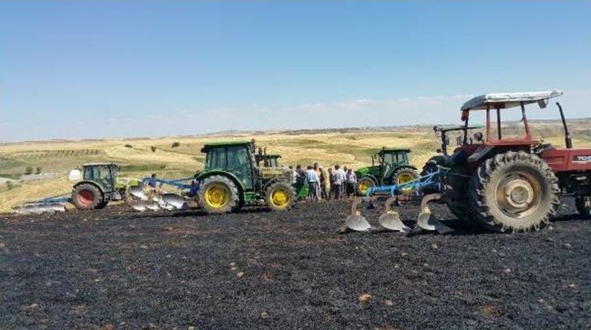 Yangında 70 D&ouml;n&uuml;m Ekili Arpa Ve Trakt&ouml;r Yandı