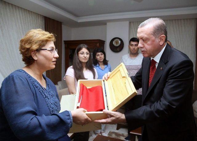 Cumhurbaşkanı Erdoğan, 15 Temmuz Şehidinin Evinde İftar Yaptı