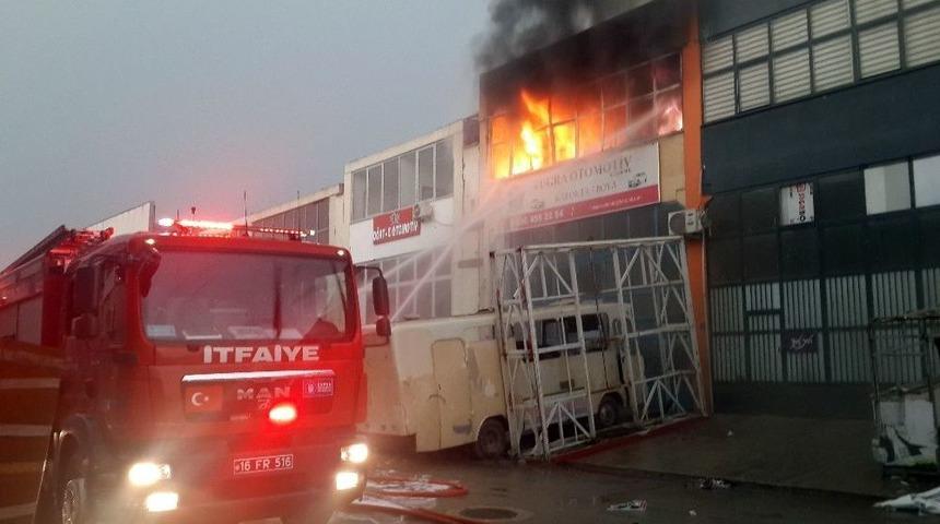 Yıldırım D&uuml;şen İş Yeri Alev Alev Yandı