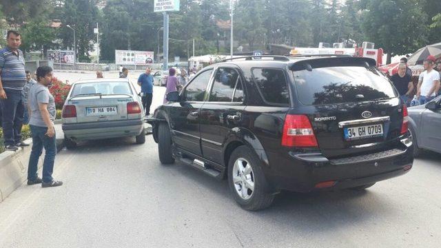 İki Otomobil Çarpıştı, Çocuklar Şoka Girdi