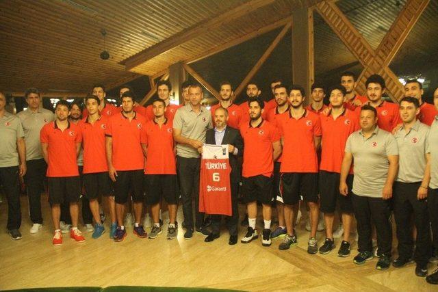 Spor Bakanı Kılıç, Bolu’da Milli Sporcuları Ziyaret Etti