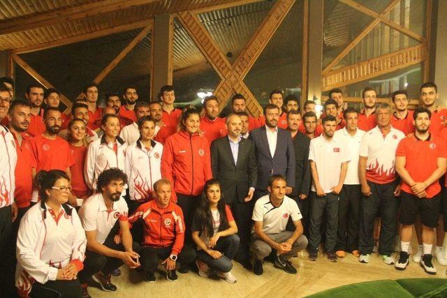 Spor Bakanı Kılıç, Bolu’da Milli Sporcuları Ziyaret Etti