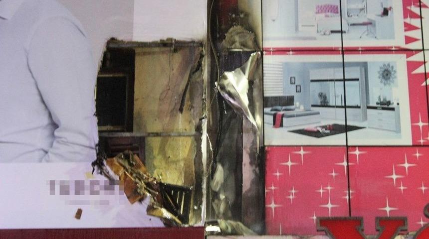 Reklam Tabelalarındaki Kısa Devre Yangına Yol A&ccedil;tı