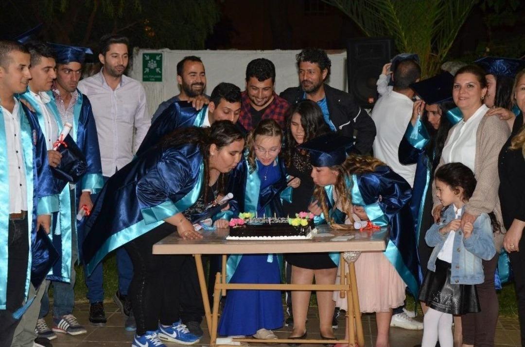 Engelli &Ouml;ğrencilerin Mezuniyet Coşkusu