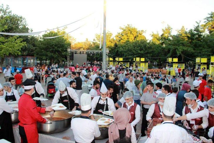 Batman’da 10 Yıl Sonra İftar Çadırı Kuruldu G5