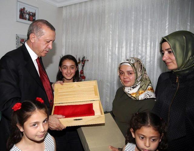 Cumhurbaşkanı Erdoğan’dan Şehit Ailelerine Ziyaret