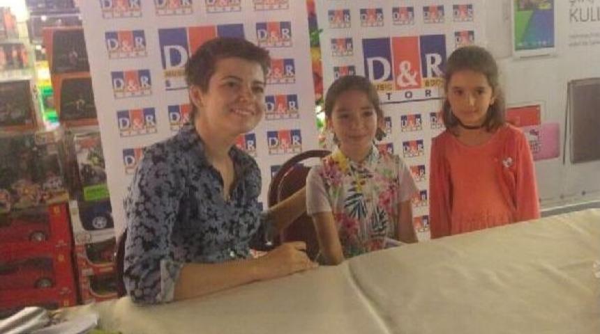 Rengin Sakaoğlu Ve Şermin &Ccedil;arkacı Imza G&uuml;nlerine Yoğun Ilgi