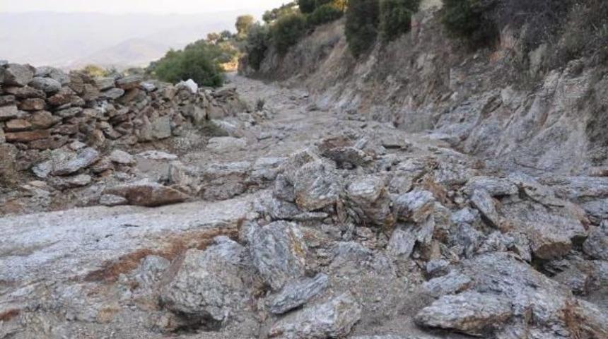 Yağmur Ardından 5 K&ouml;ye Ulaşım Engeli