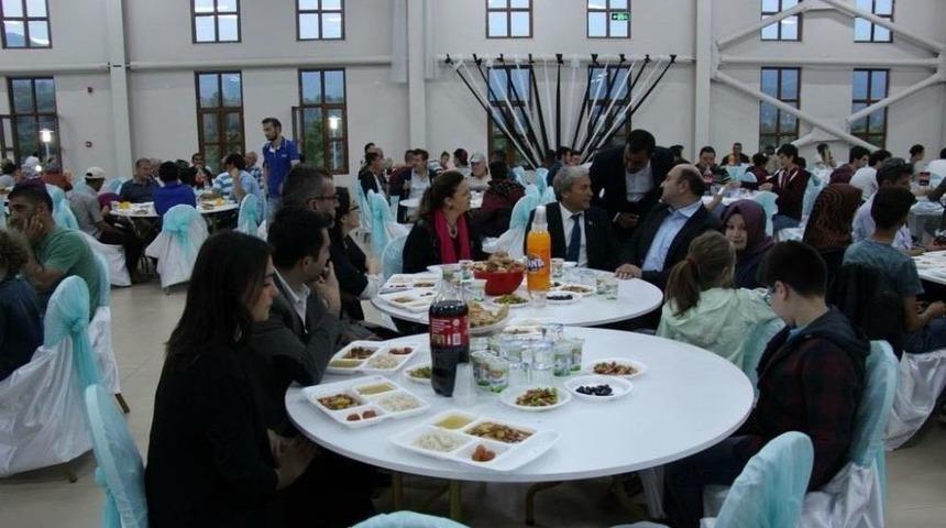 Osmaneli Belediyesinden Şehit Ve Gazi Ailelerine İftar Yemeği