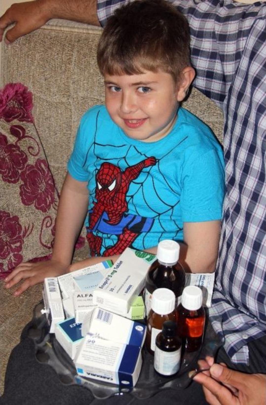 8 Yaşında 6 Hastalığı Var, G&uuml;nde 29 İla&ccedil; Kullanıyor