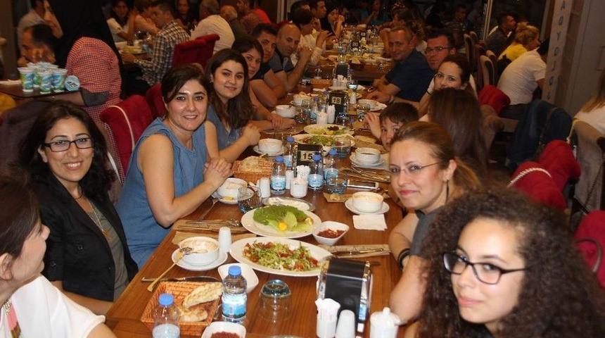 Hastane &Ccedil;alışanları İftarda Buluştu