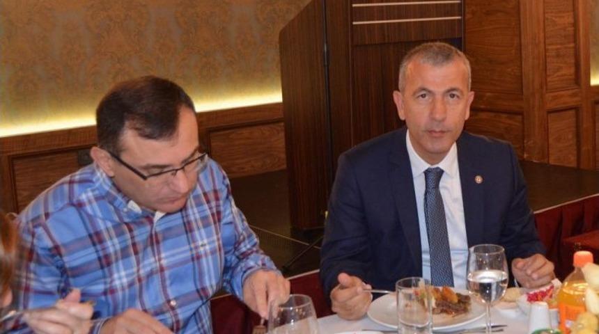 Doktorlar İftar Yemeğinde Bir Araya Geldi