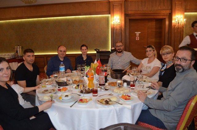 Doktorlar İftar Yemeğinde Bir Araya Geldi 1