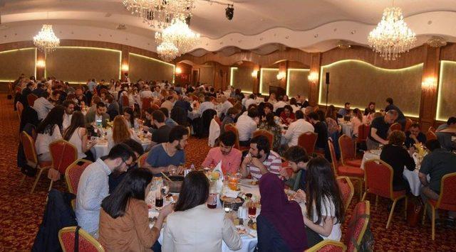 Doktorlar İftar Yemeğinde Bir Araya Geldi 2