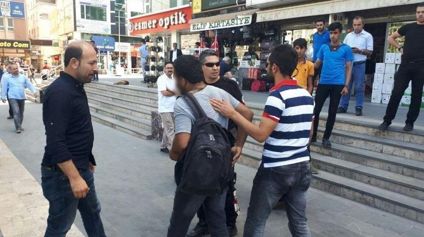 Sırt &Ccedil;antalı Ş&uuml;pheli Şahıs Polisi Alarma Ge&ccedil;irdi