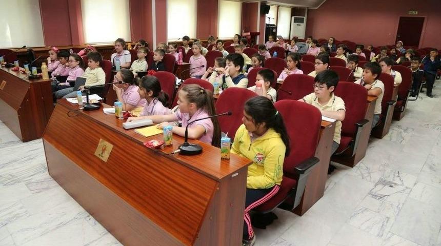 Başkan Kurt &Ccedil;ocuklara Belediyeciliği Anlattı