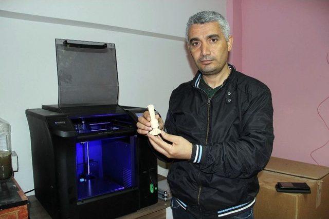 3d Yazıcı İle Hayvanlar İçin Protez Bacak Üretti