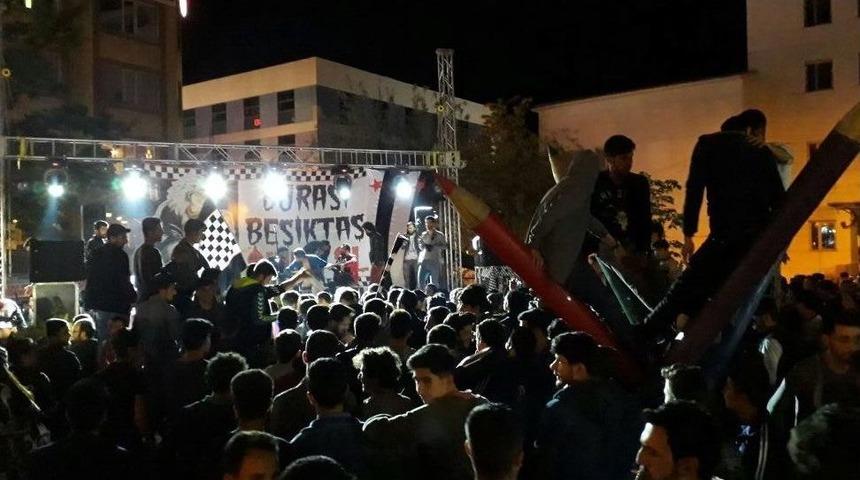 Beşiktaşlı Taraftarlar, Van&rsquo;da Şampiyonluğu Kutladı