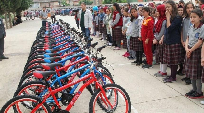 Gebze Belediyesi 5.sınıflara Bisikletlerini Dağıtmaya Devam Ediyor