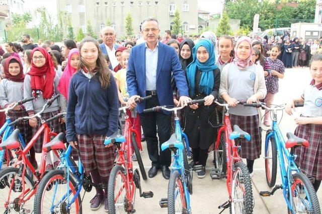 Gebze Belediyesi 5.sınıflara Bisikletlerini Dağıtmaya Devam Ediyor 1