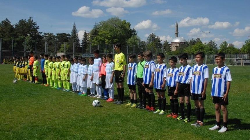Amatör Maçlarda Şehitler İçin Saygı Duruşu