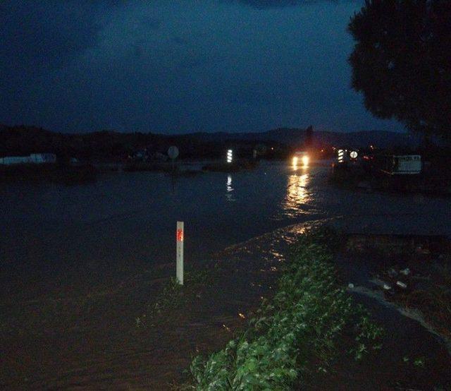 Dereler Taştı, Tarlalar Sular Altında Kaldı 1