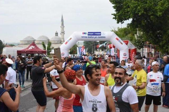 Dostluk Maratonunda Yunan Sınırını Vizesiz Ge&ccedil;tiler 1