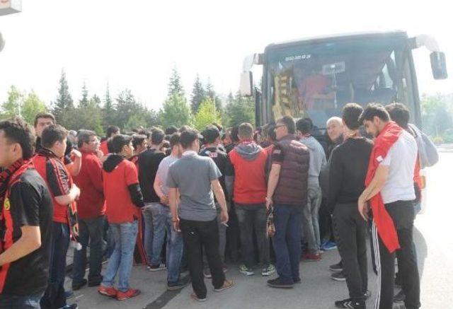 Eskişehirspor Taraftarları Antalya'ya Gitti