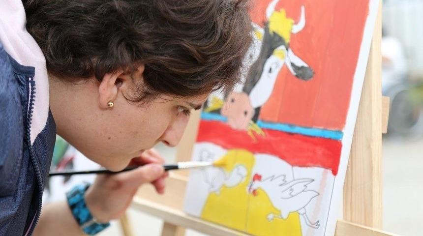 Ko-mek Eğitmenleri Bizimk&ouml;y&rsquo;e Renk Kattı