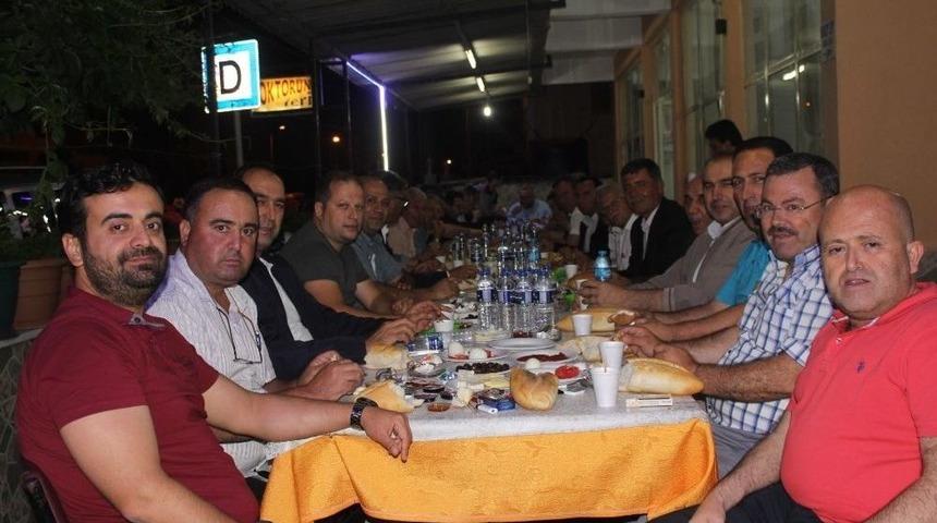 Ak Partililer Sahur Sofrasında Buluştu