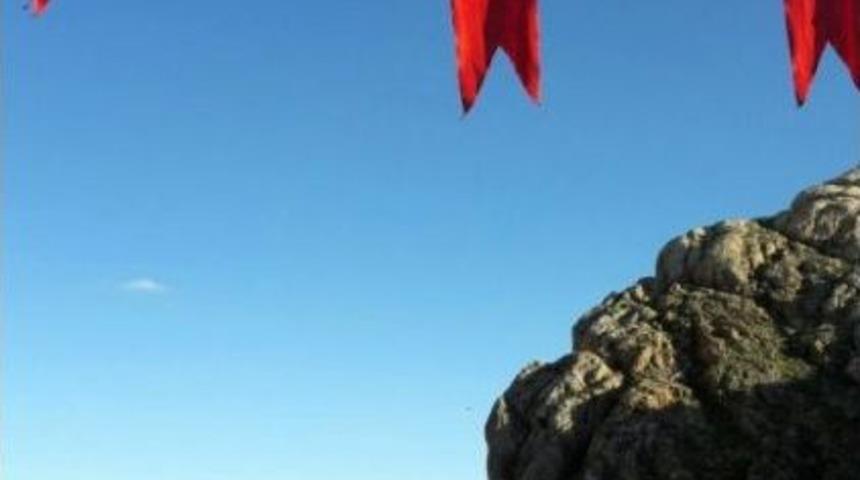 Kato T&uuml;rk Bayrakları Ve Erdoğan Posterleriyle Donatıldı