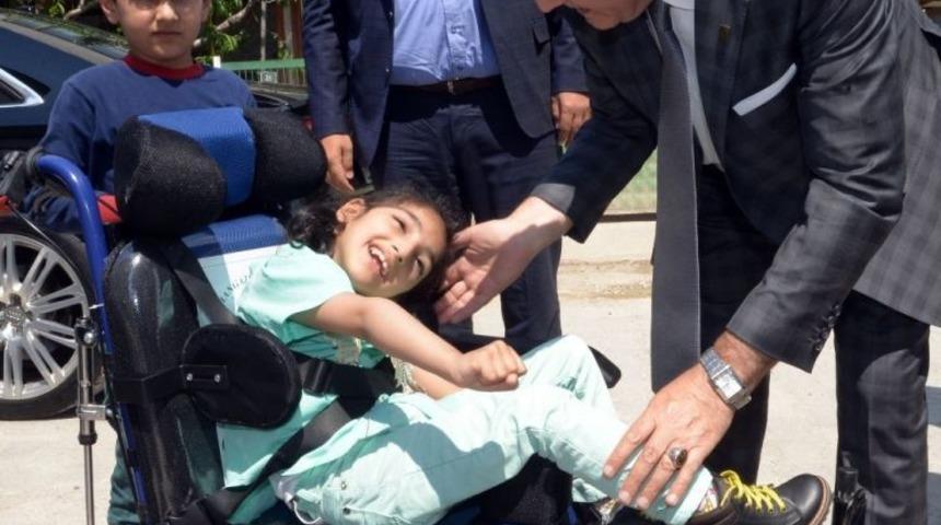 D&uuml;ndar&rsquo;dan Engelleri Kaldıran Hediye