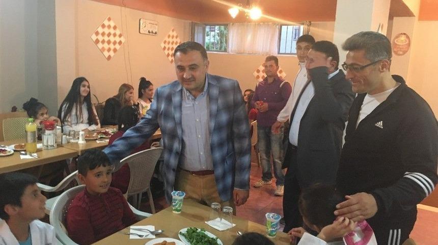 Başkan Cabbar, "gen&ccedil;lerimizle İlgili B&uuml;t&uuml;n Projelere Destek Veriyoruz"