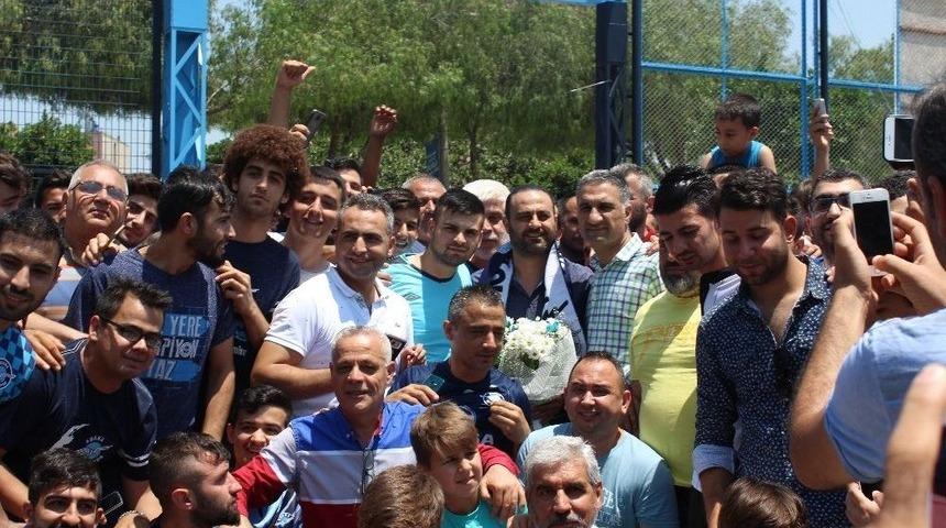 Hasas Şaş’a Adana’da Sevgi Seli