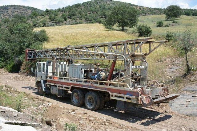 Yeraltı Suları Kuruyan Mahalleye Yeni Sondaj