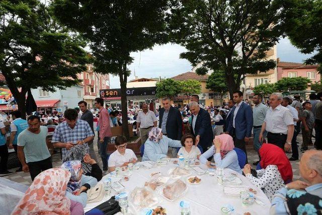 G&ouml;n&uuml;l Sofraları Pamukova&rsquo;da Kuruldu 1