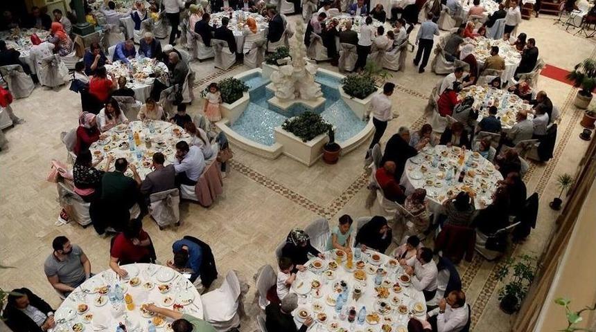 Ak Parti Uşak İl Teşkilatının Anlamlı İftar Sofrası