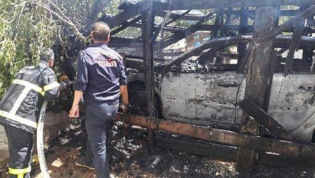 Adıyaman'da Park Halindeki Otomobil Yandı