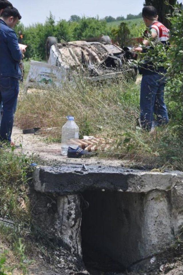 Otomobil Yağmur Suyu Kanalına Düştü: 1 Ölü, 2 Yaralı