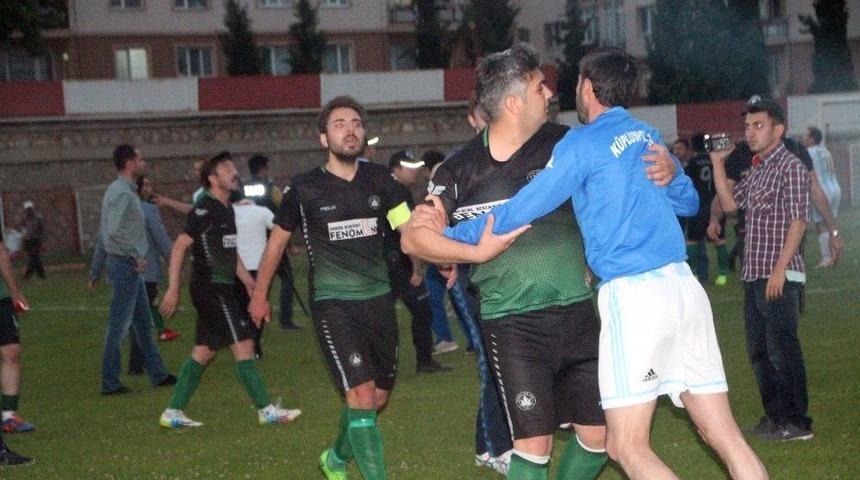 90&rsquo;da Gol Gelince Saha İ&ccedil;i Karıştı