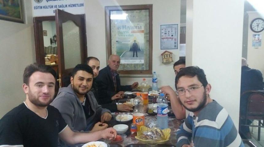 Sıla &Ouml;ğrenci Yurdunda İftar Daveti