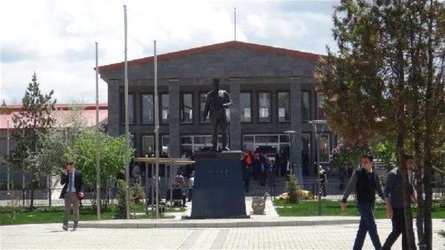 Bakan Arslan, Btk Demiryolu Hattı'nda Incelemelerde Bulundu