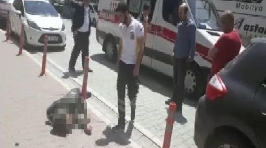 Uyuşturucu Madde Kullanan Gen&ccedil; Taksim Meydanı'nda Fenalaştı