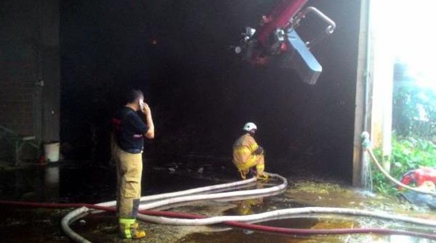 Saman Deposunda Korkutan Yangın