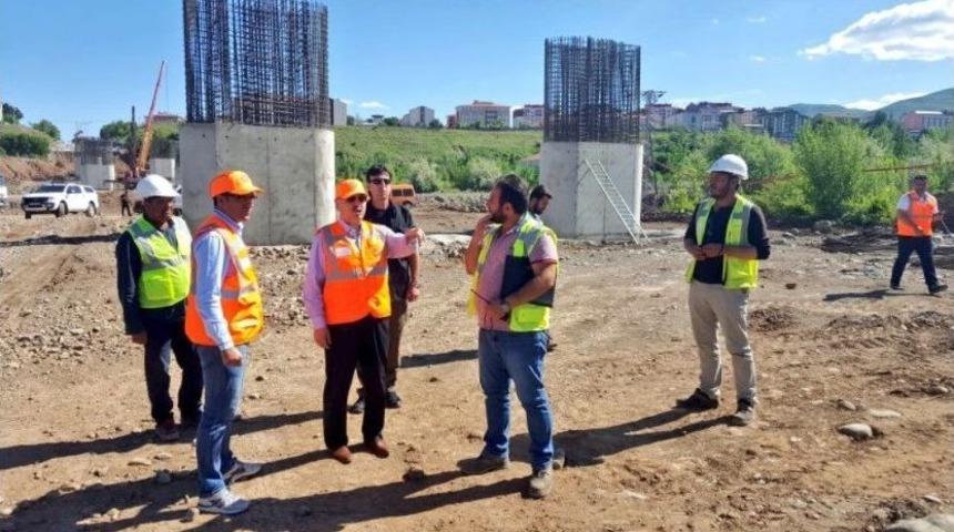 Vali K&ouml;şger, &Ccedil;apak&ccedil;ur K&ouml;pr&uuml;s&uuml;n&uuml; İnceledi