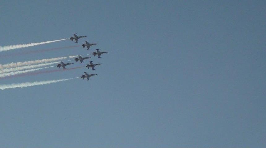 Osmaniye&rsquo;de T&uuml;rk Yıldızları G&ouml;sterilerini Sergiledi