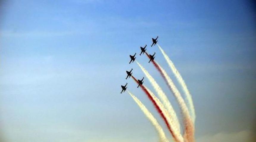 Osmaniye&rsquo;De T&uuml;rk Yıldızları'ndan Nefes Kesen G&ouml;steri