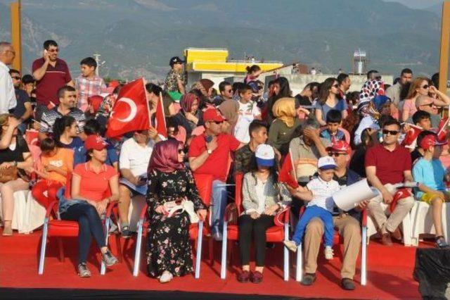 Osmaniye’De Türk Yıldızları'ndan Nefes Kesen Gösteri