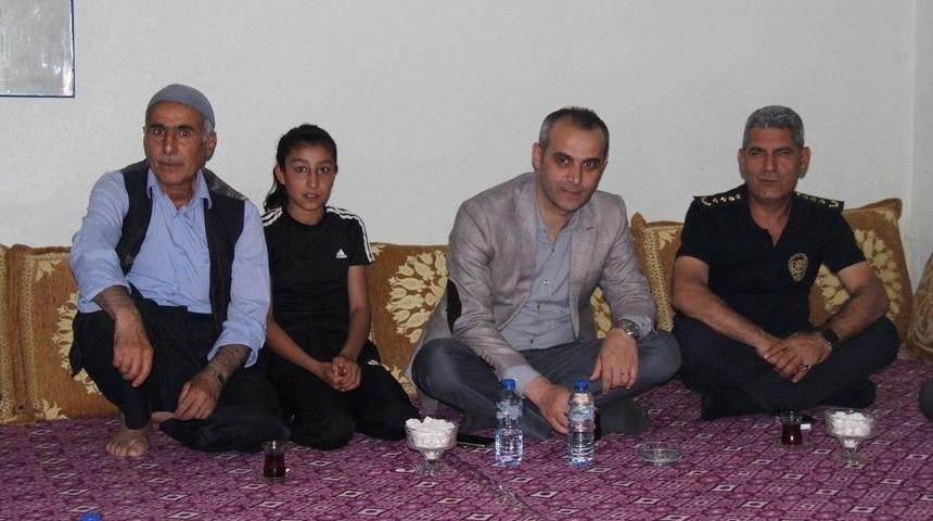 Cizre Kaymakamı Adanur, Bir Ailenin Sofrasına Misafir Oldu
