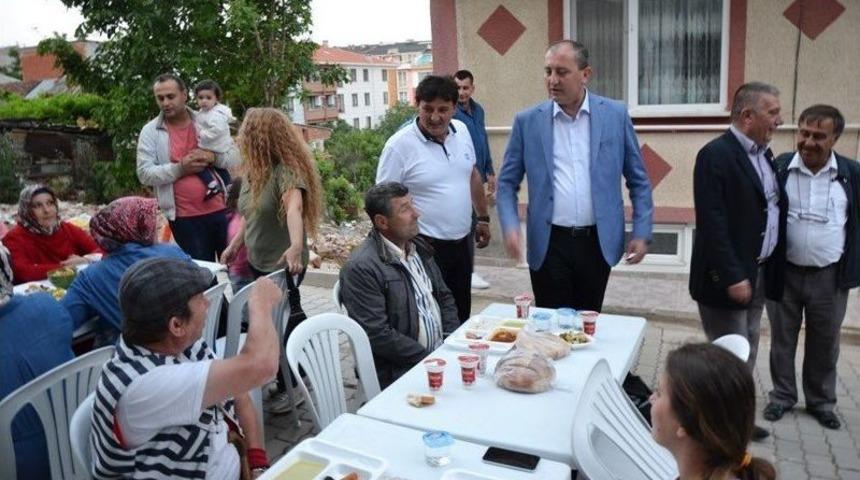 &Ccedil;i&ccedil;eklidede Sakinleri İftarda Buluştu